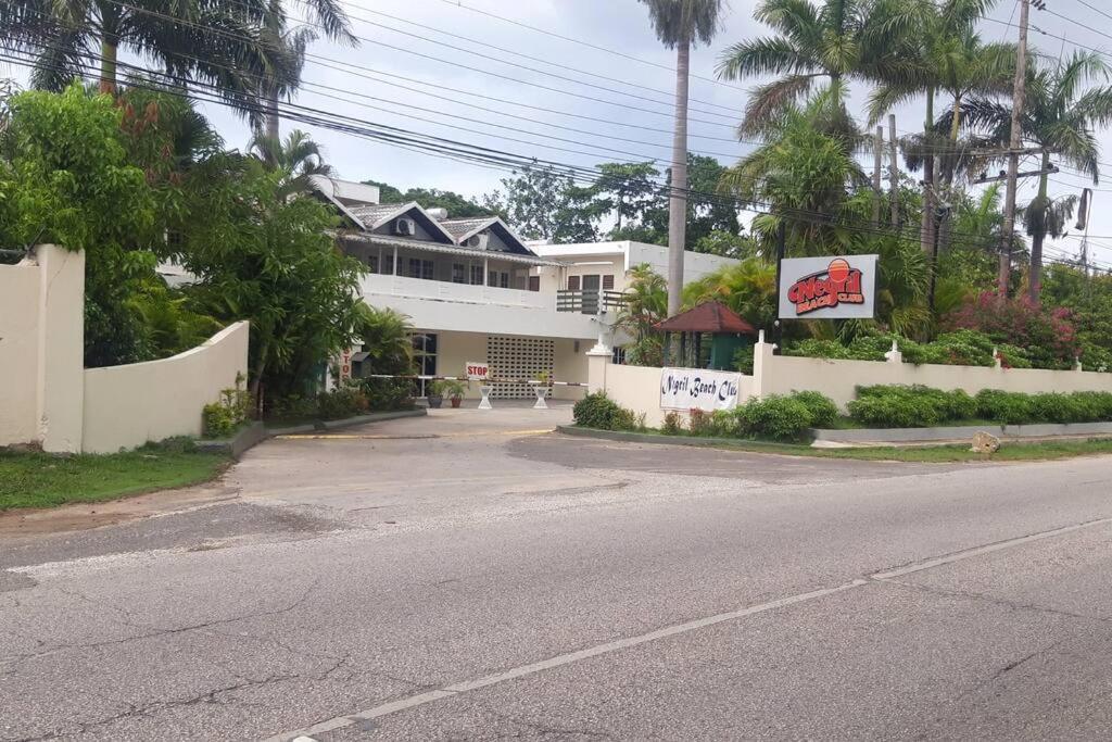 2 Bdr Apt On 7 Mile Beach At Negril Beach Club Apartment Exterior photo